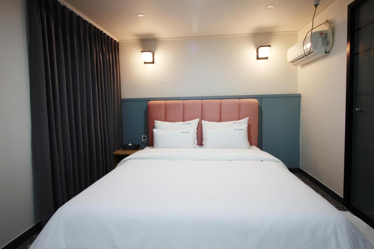 Bronze Hotel Changwon Exterior photo