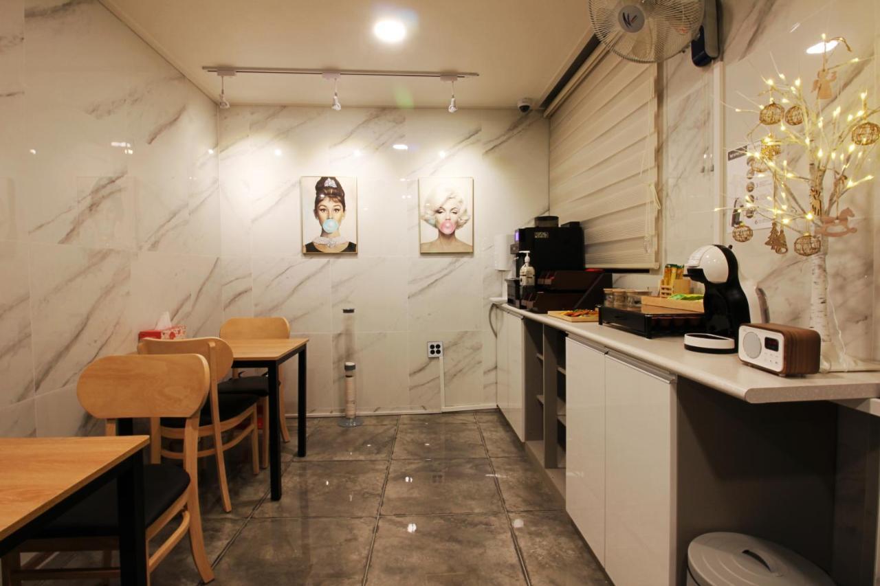 Bronze Hotel Changwon Exterior photo